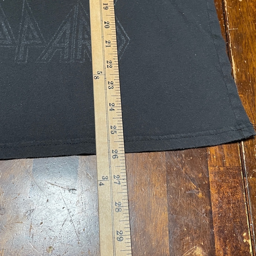 Def Leppard Black Graphic Tee - Picture 3 of 6
